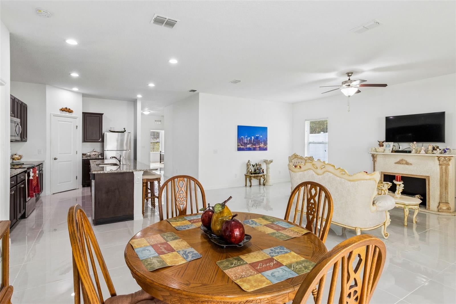 1025 Margot Ln Property Photo 6