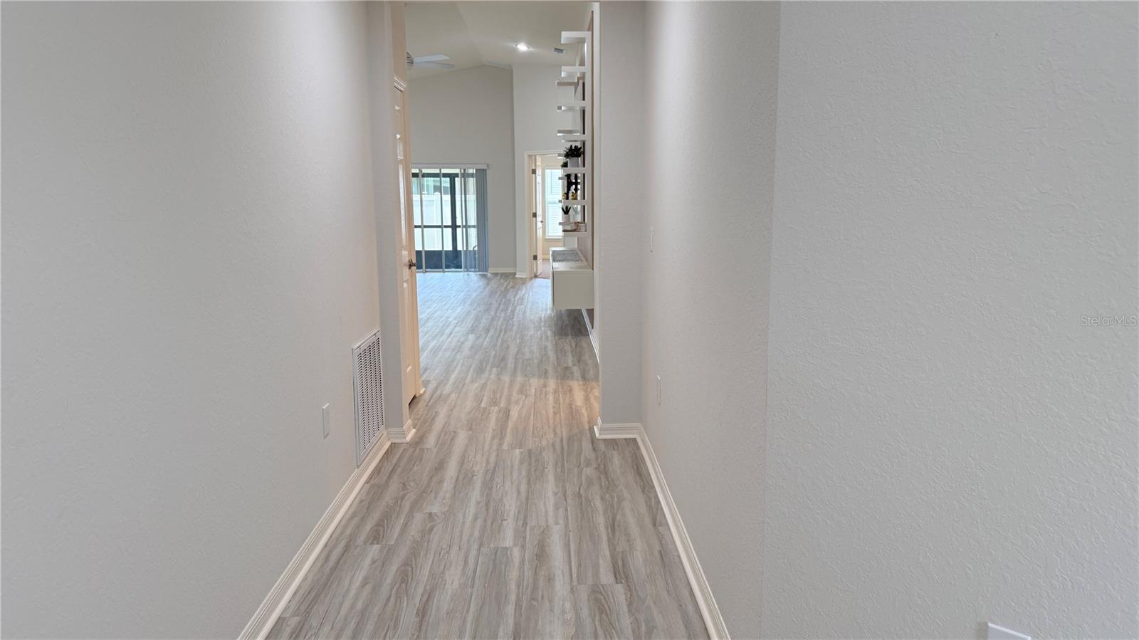 3139 Laurel Oak Ln Property Photo 4