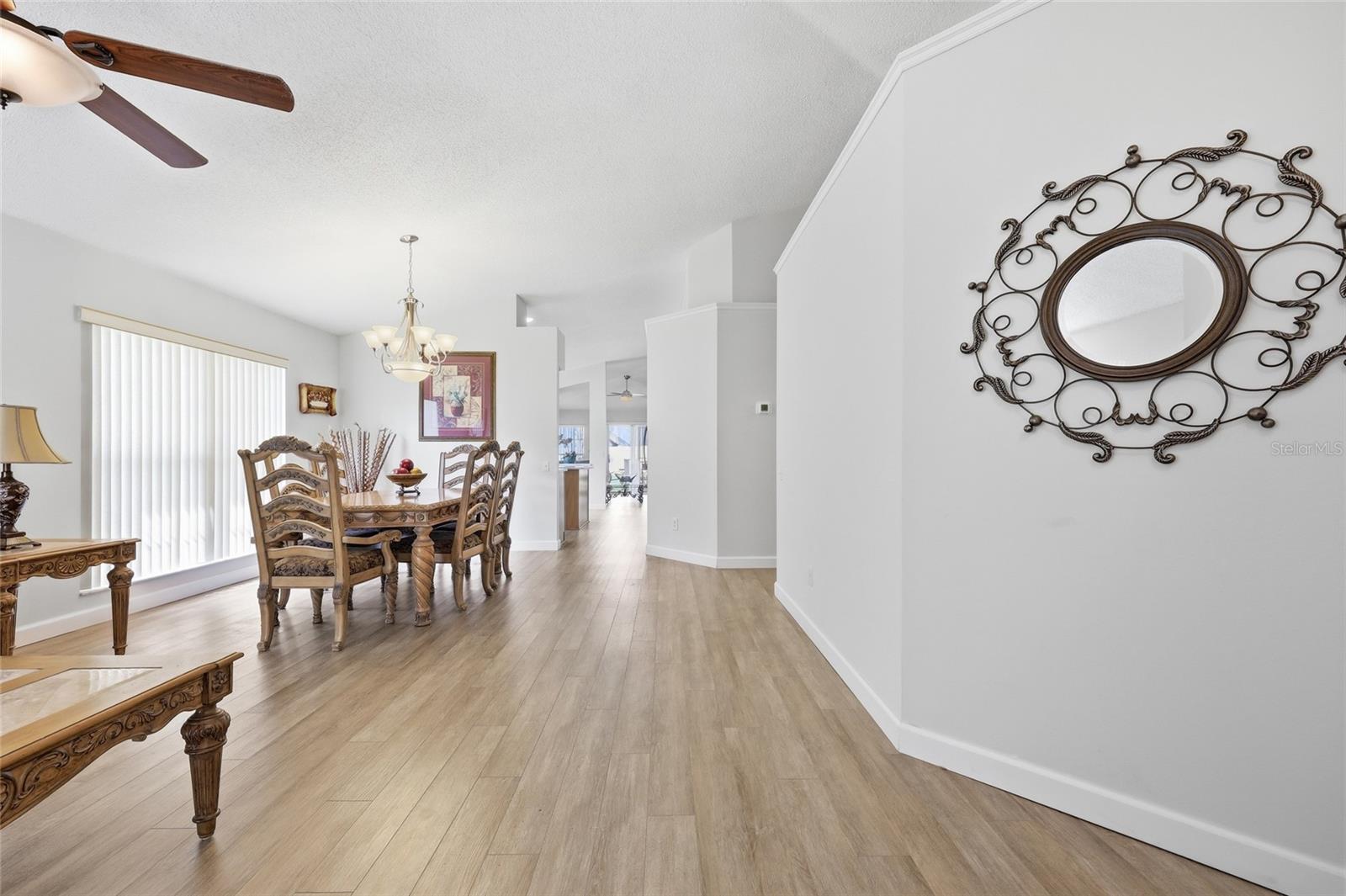 115 N Weathersfield Ave Property Photo 3
