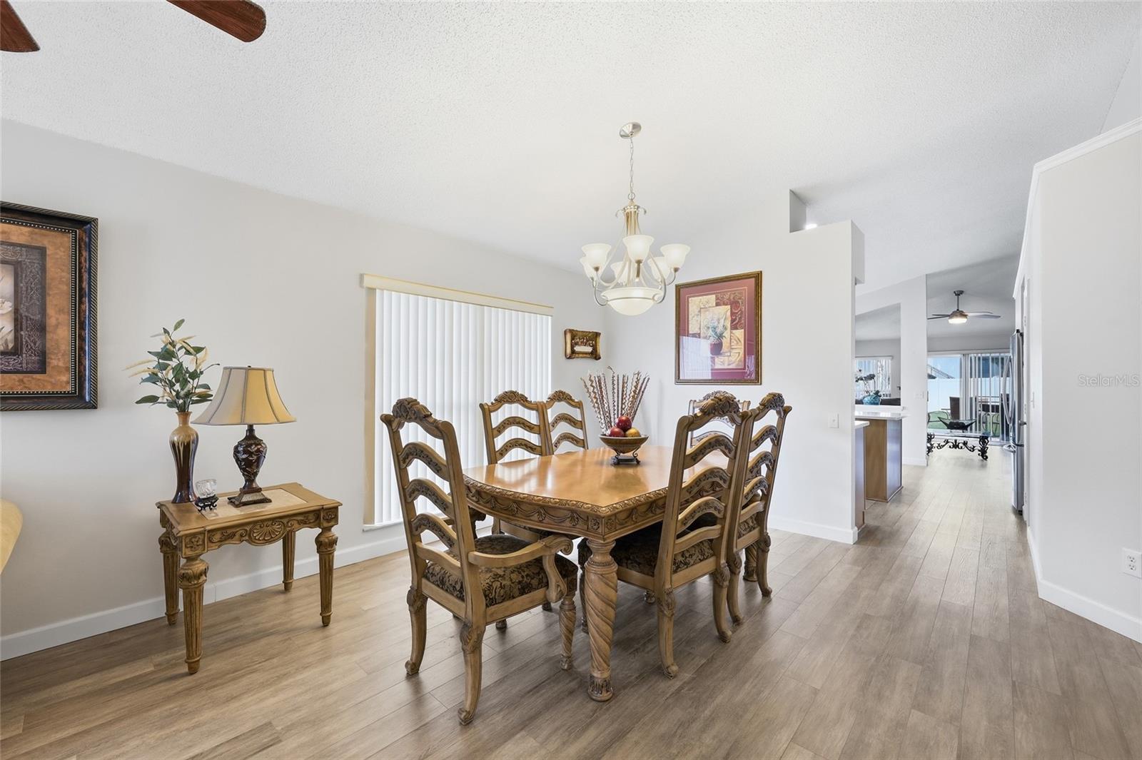 115 N Weathersfield Ave Property Photo 4