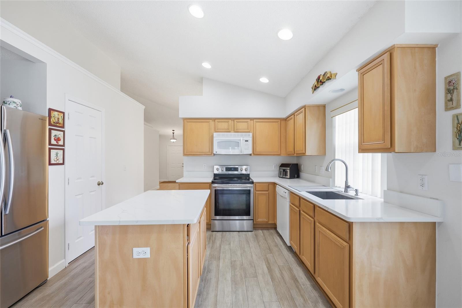 115 N Weathersfield Ave Property Photo 13