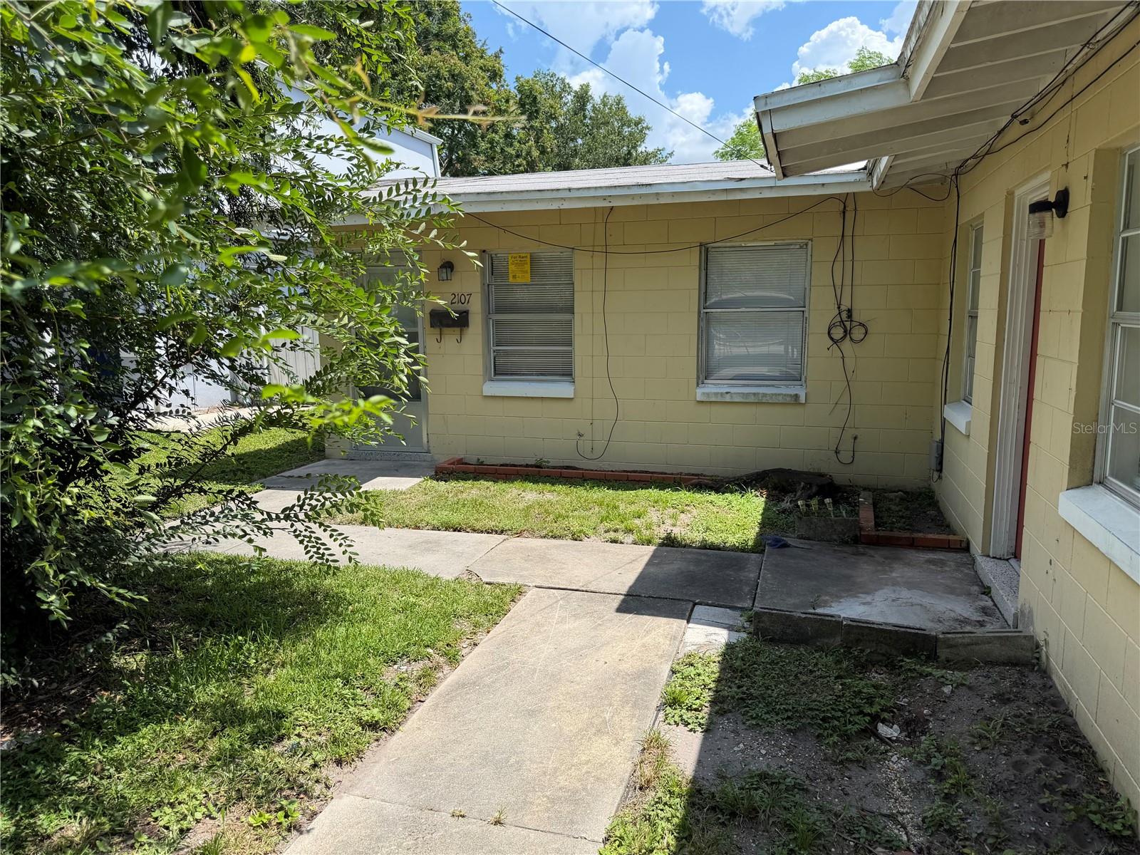 2107 S MILLS AVE Property Photo 1