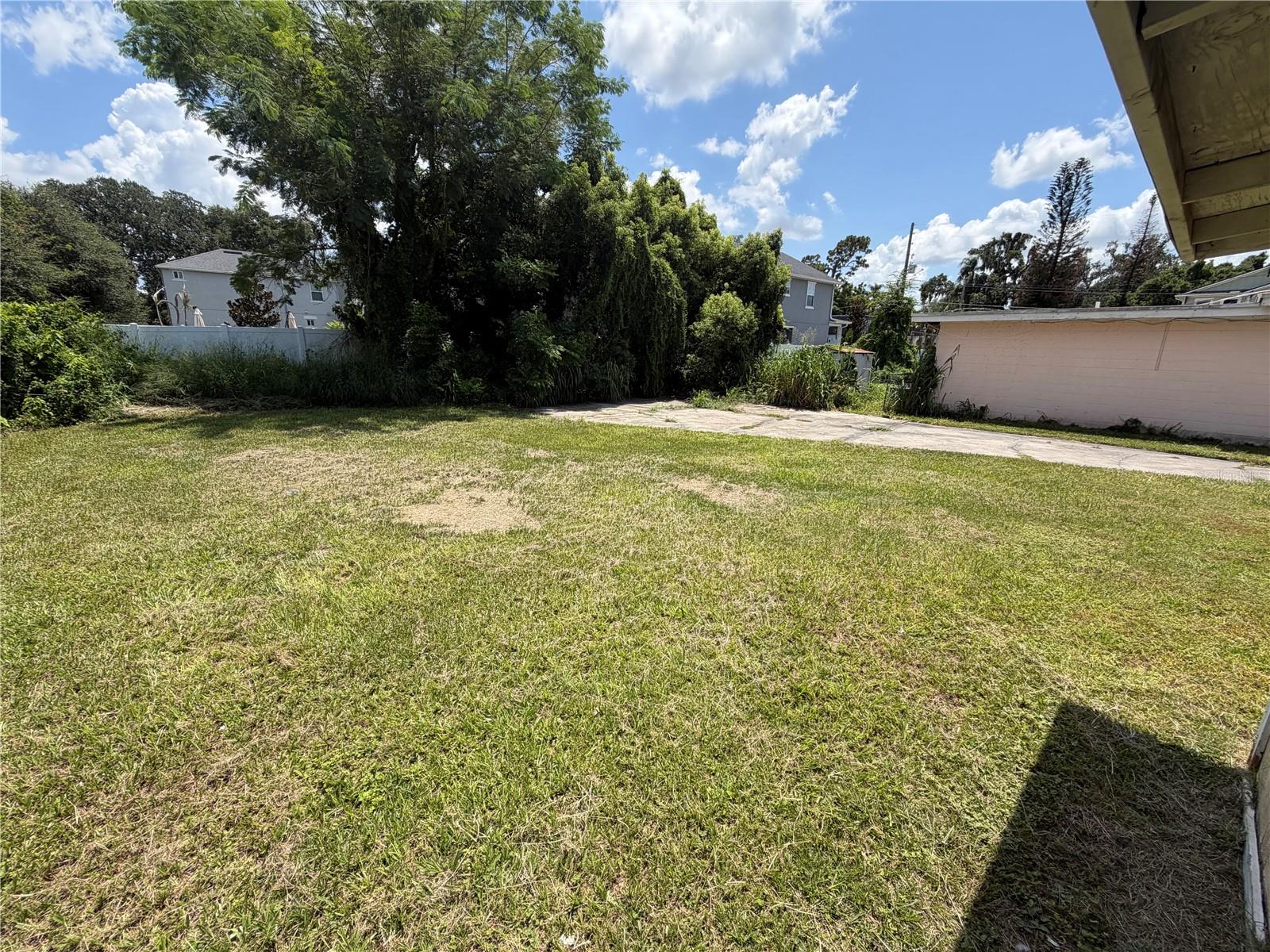 2107 S Mills Ave Property Photo 15