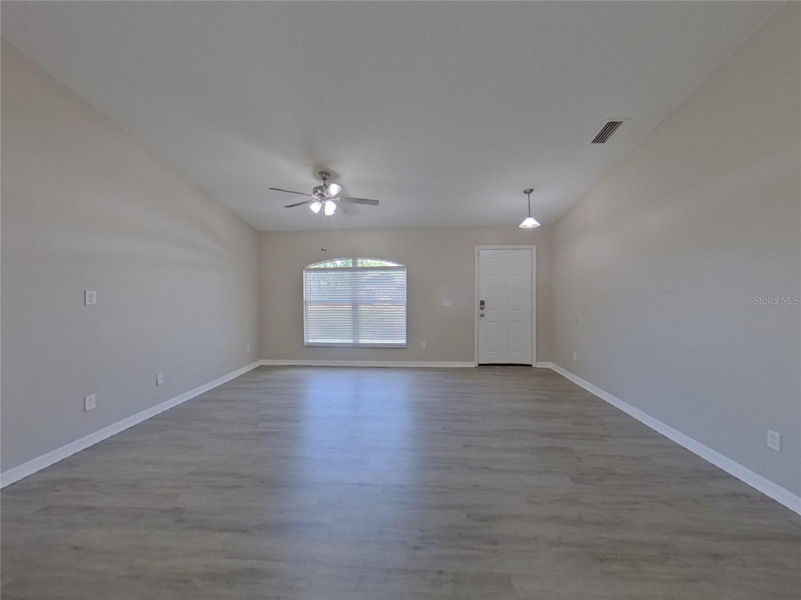O6432152 Property Photo 2