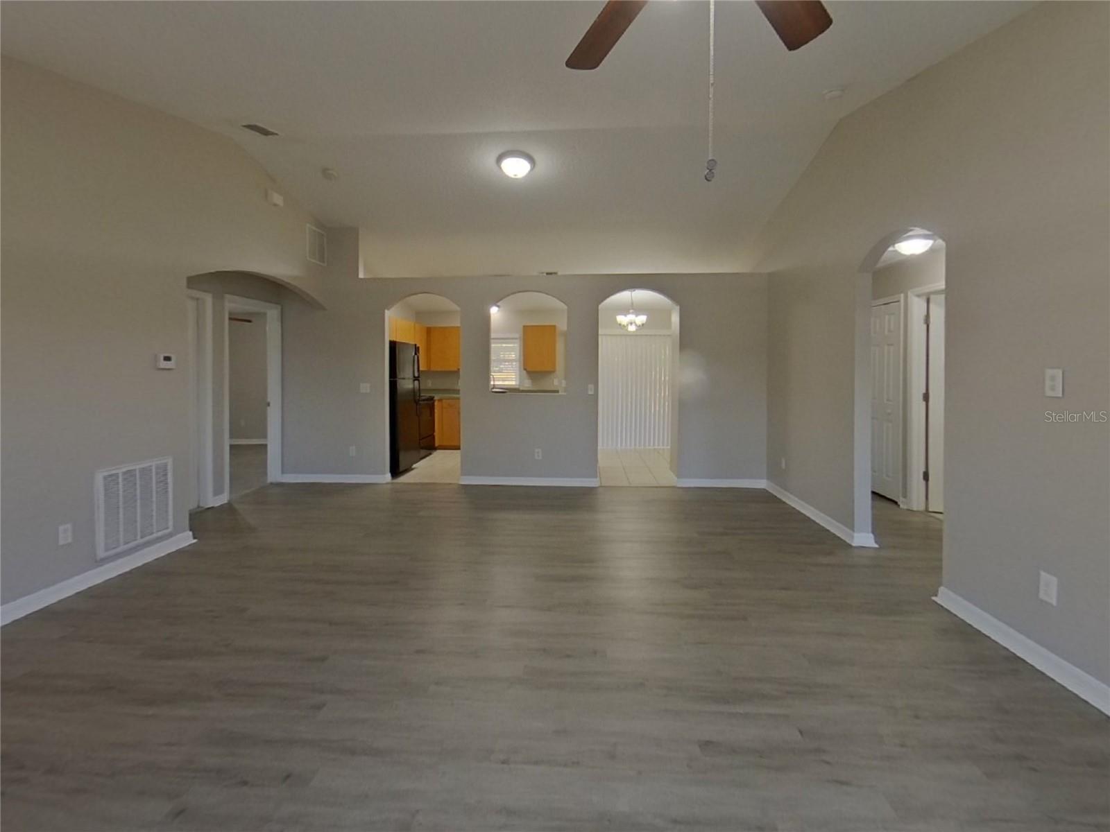 O6432152 Property Photo 3