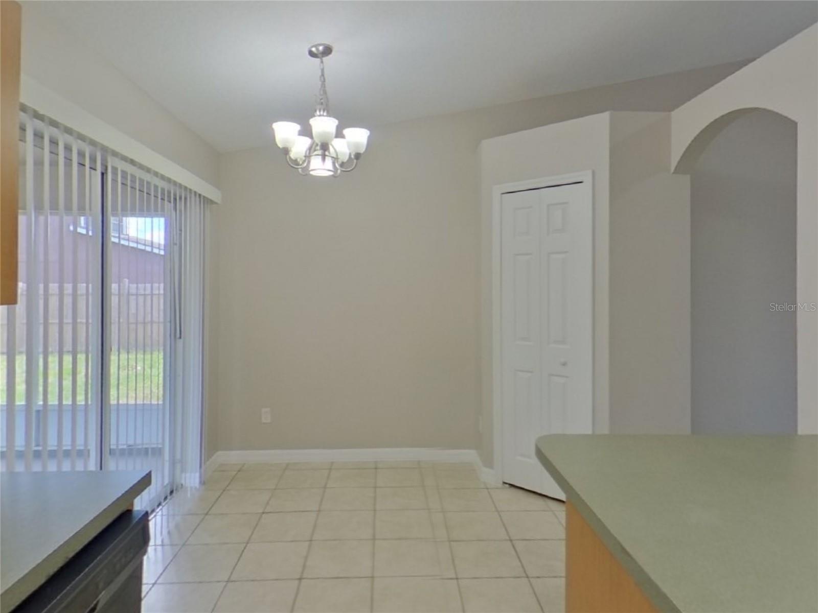 O6432152 Property Photo 4
