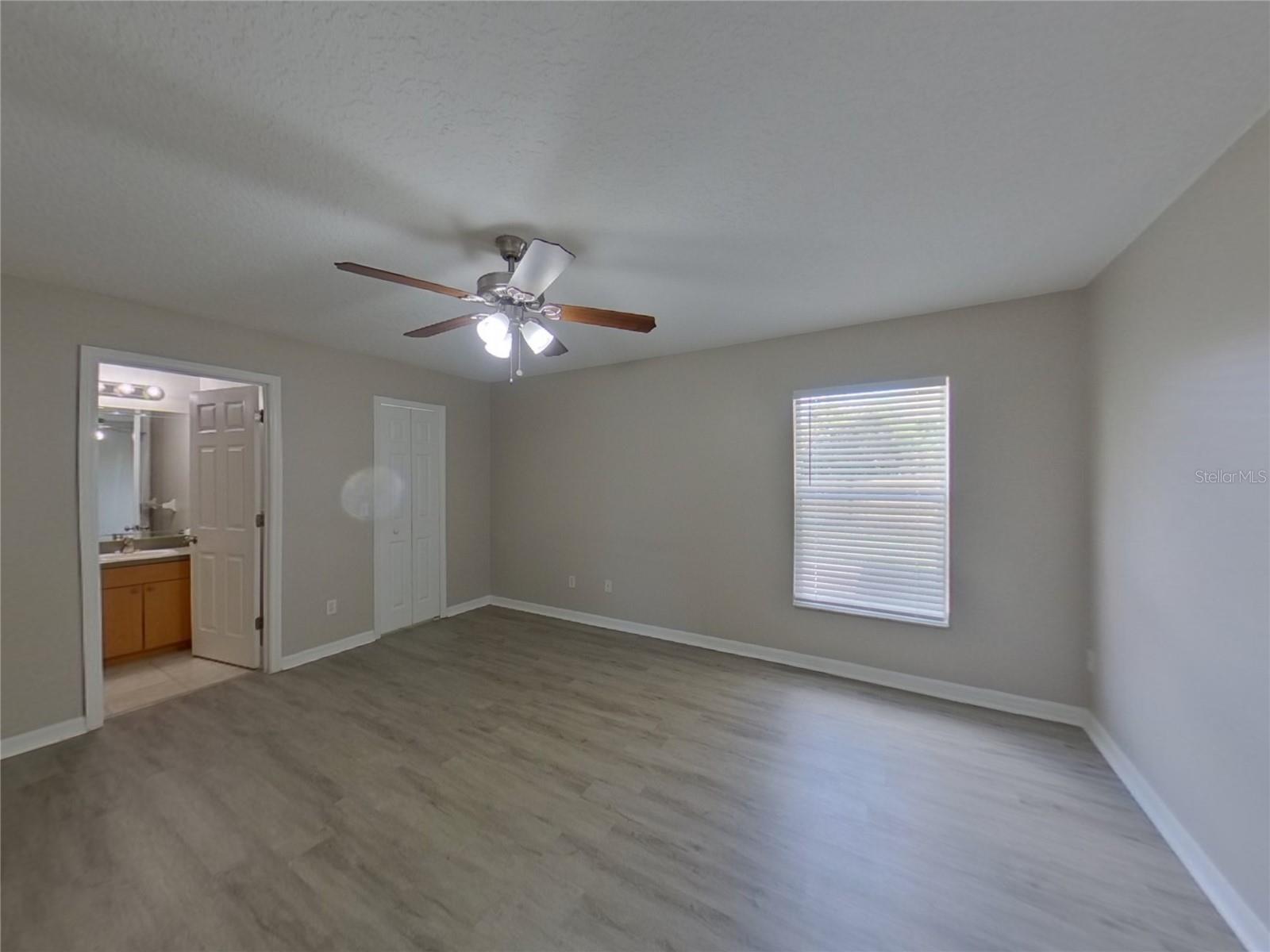 O6432152 Property Photo 6