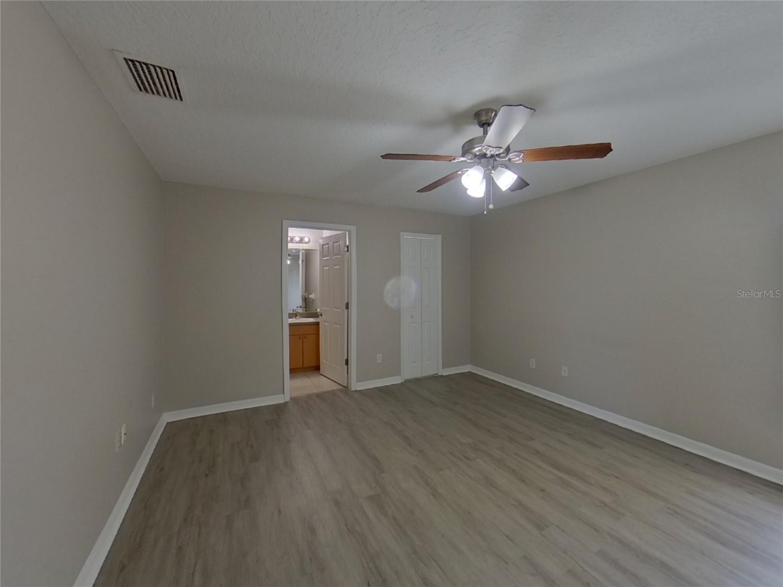O6432152 Property Photo 7
