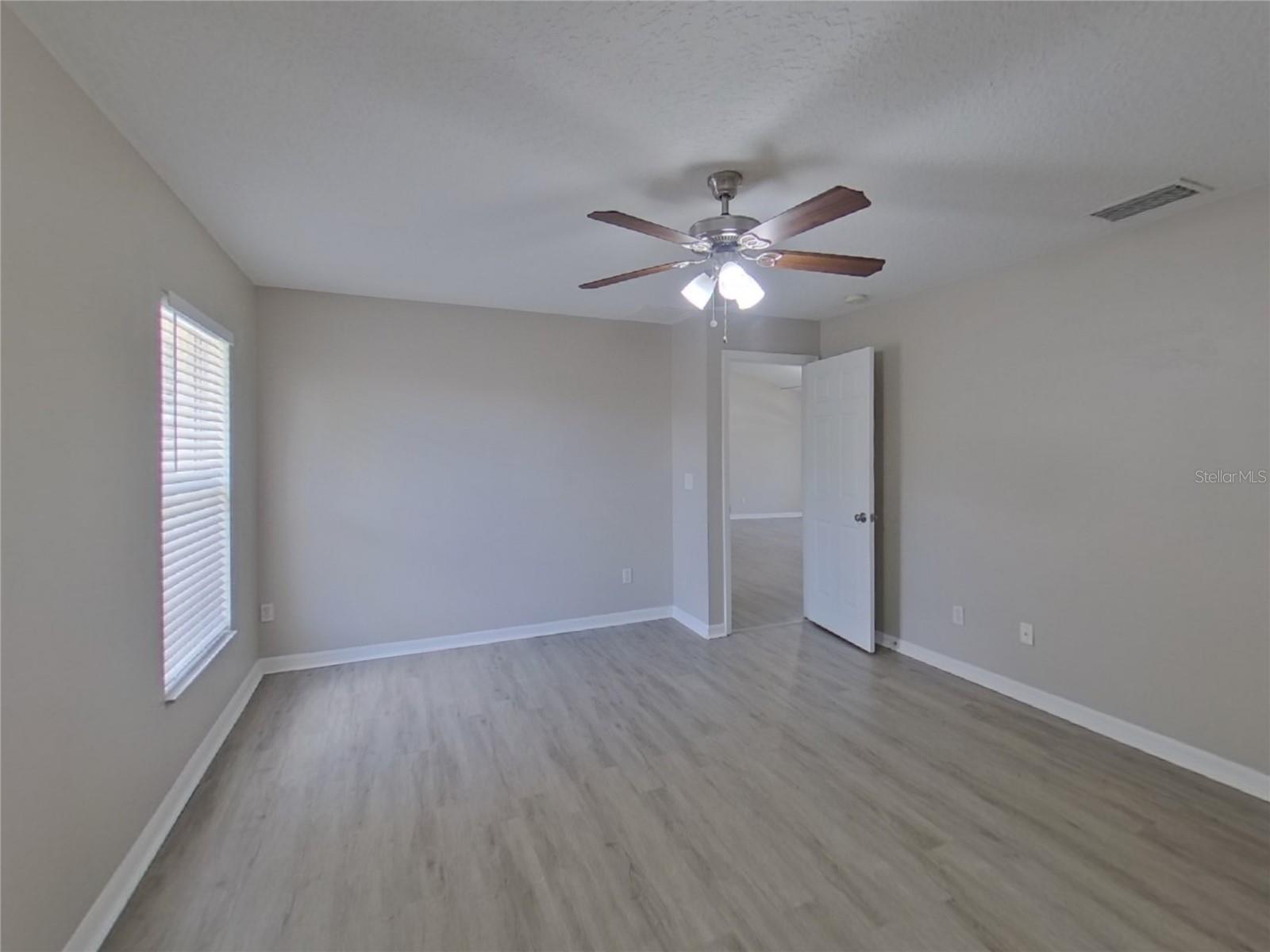 O6432152 Property Photo 8