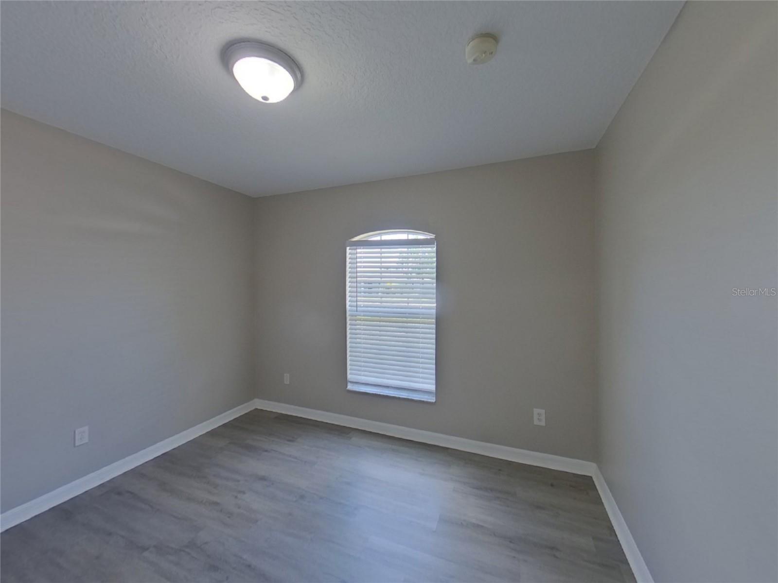 O6432152 Property Photo 14