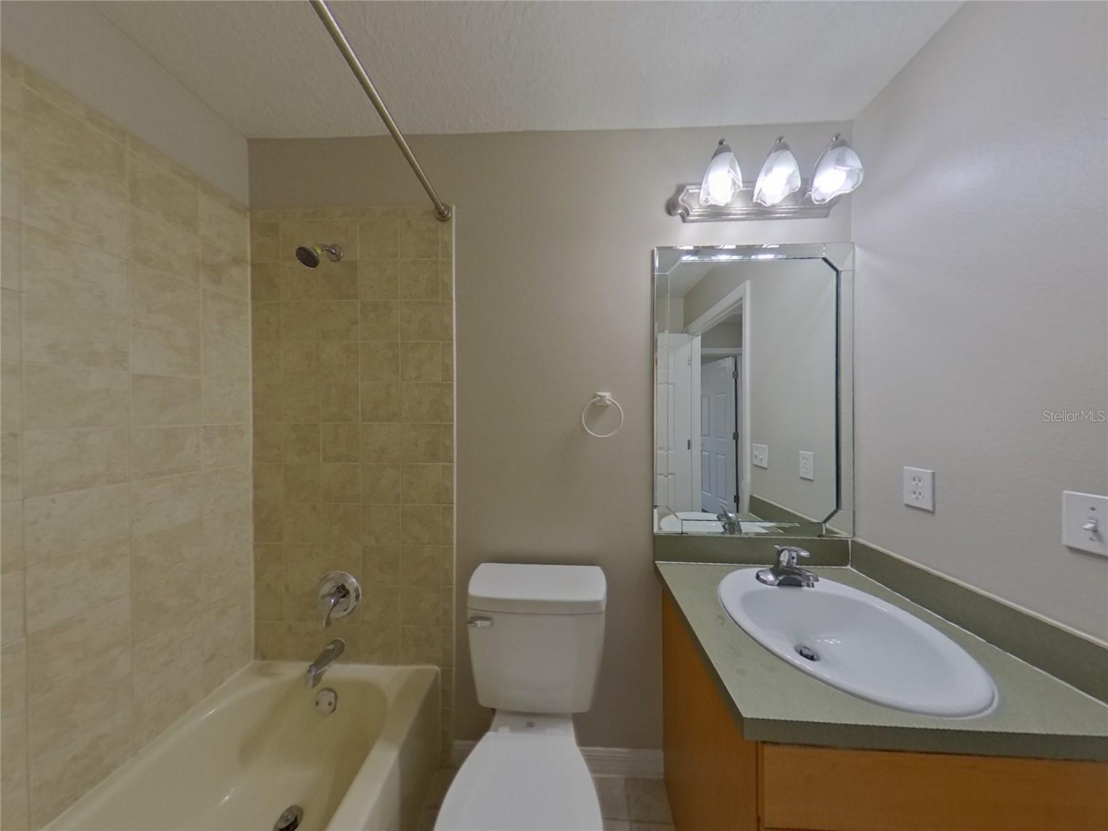 O6432152 Property Photo 15