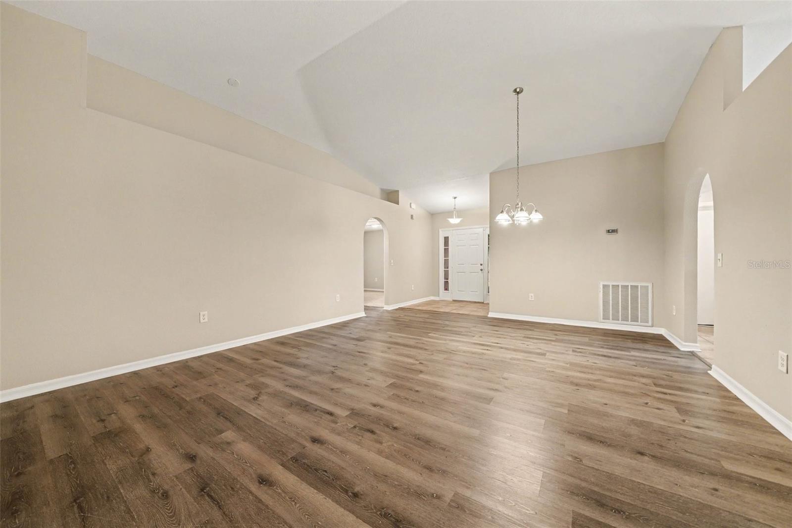 2208 Nicollett Way Property Photo 2