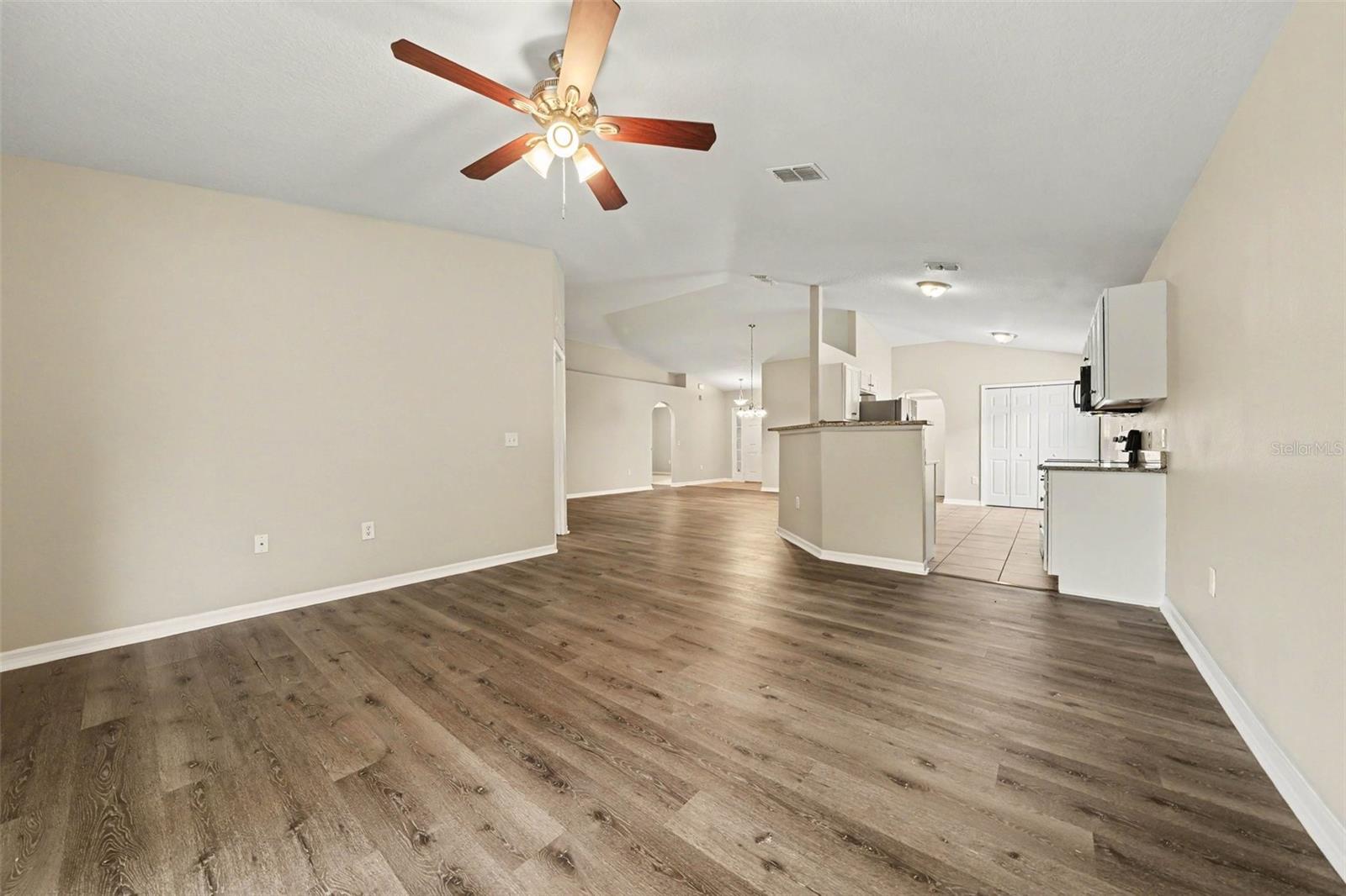 2208 Nicollett Way Property Photo 8
