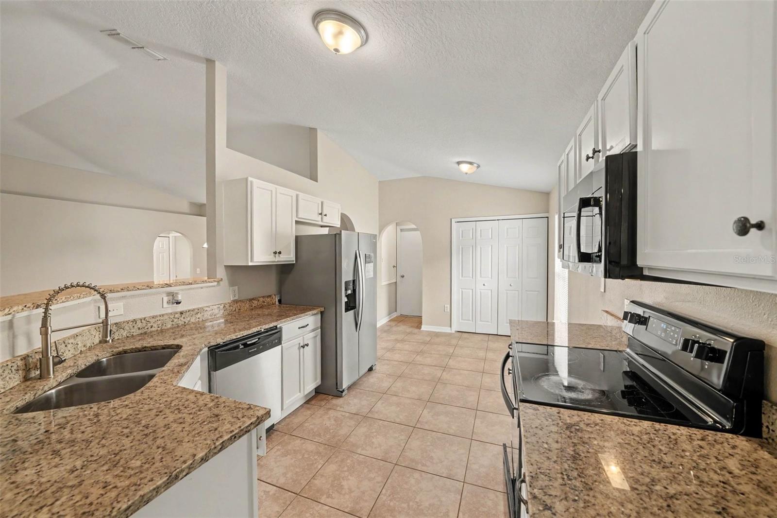 2208 Nicollett Way Property Photo 9