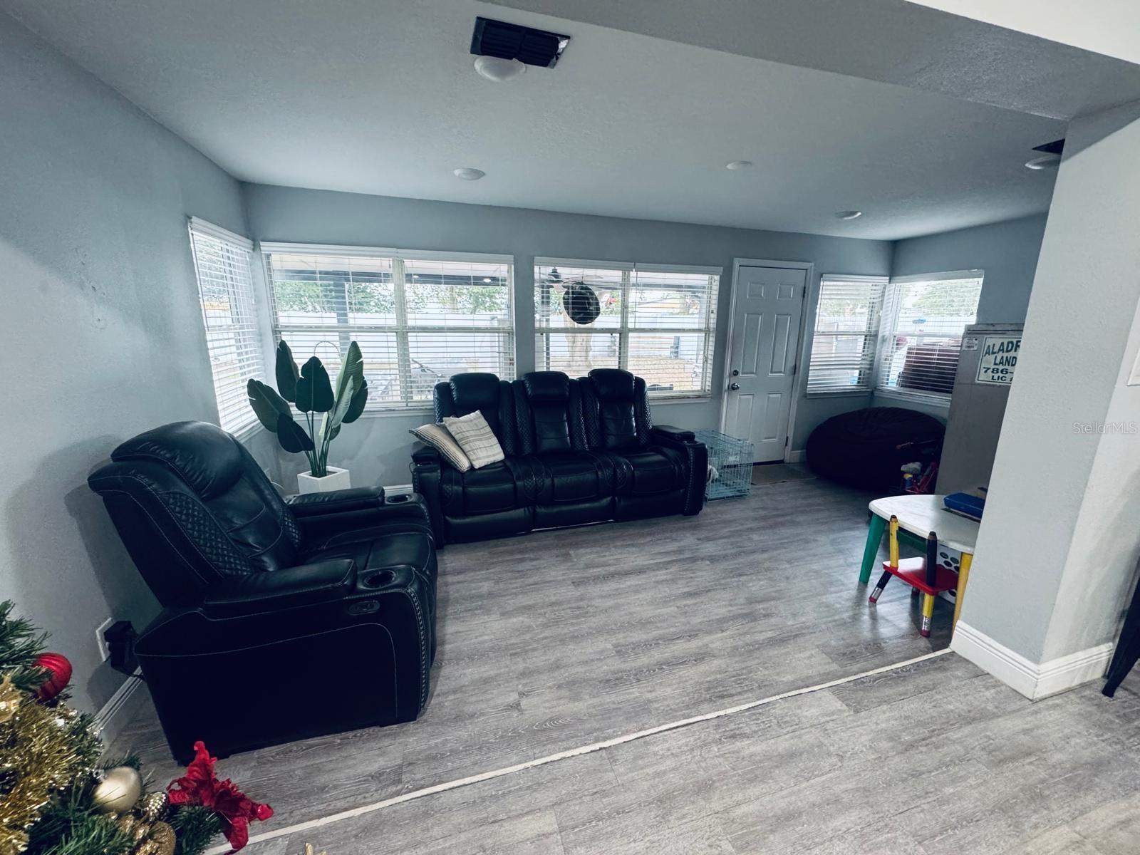 17 S Solandra Dr Property Photo 2