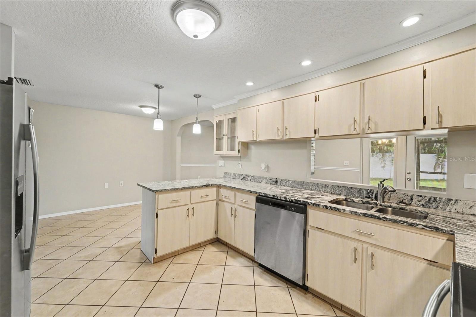 5751 Dolores Dr Property Photo 6
