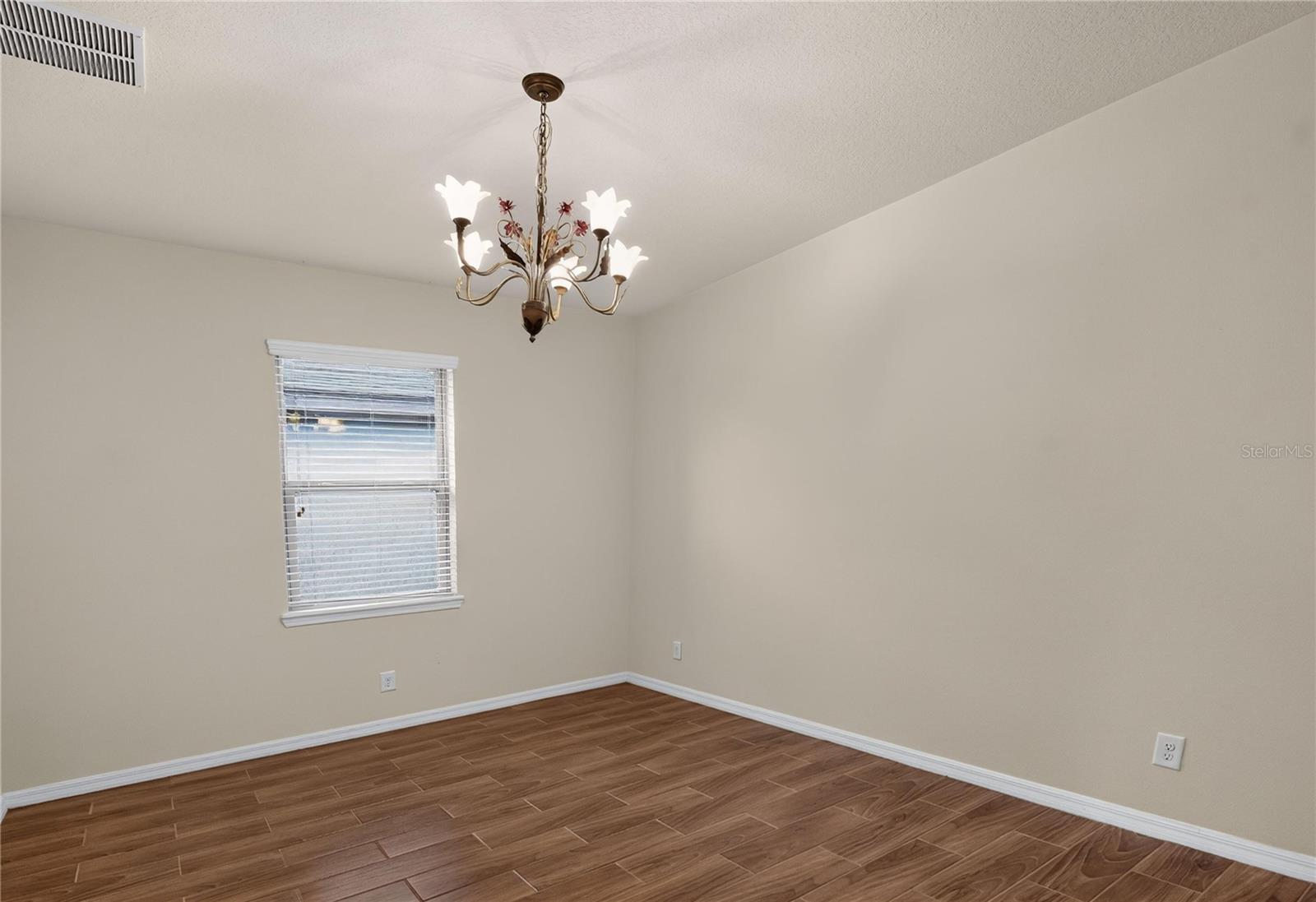2130 Landside Dr Property Photo 9