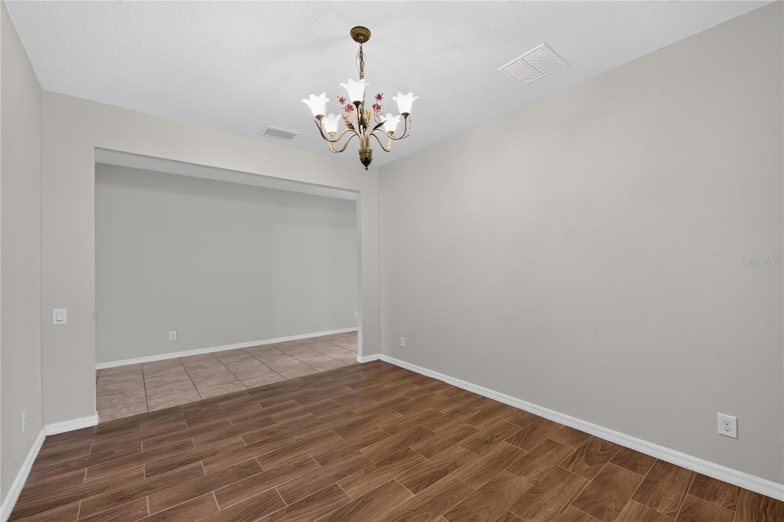 2130 Landside Dr Property Photo 10