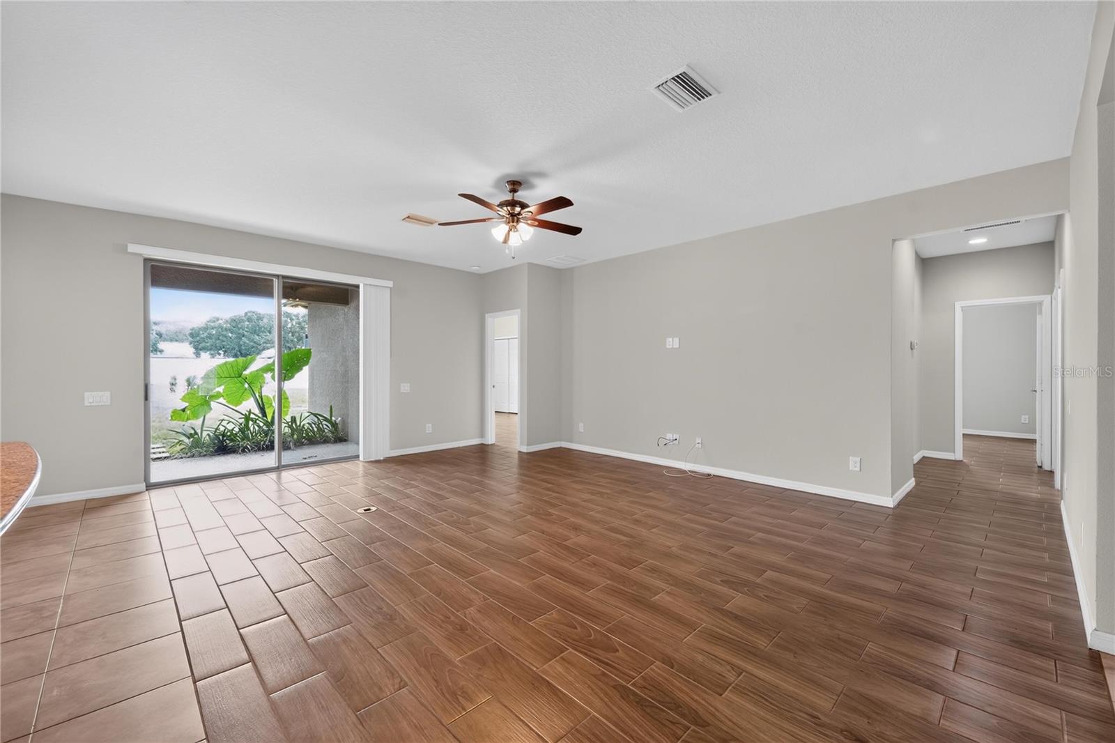2130 Landside Dr Property Photo 12