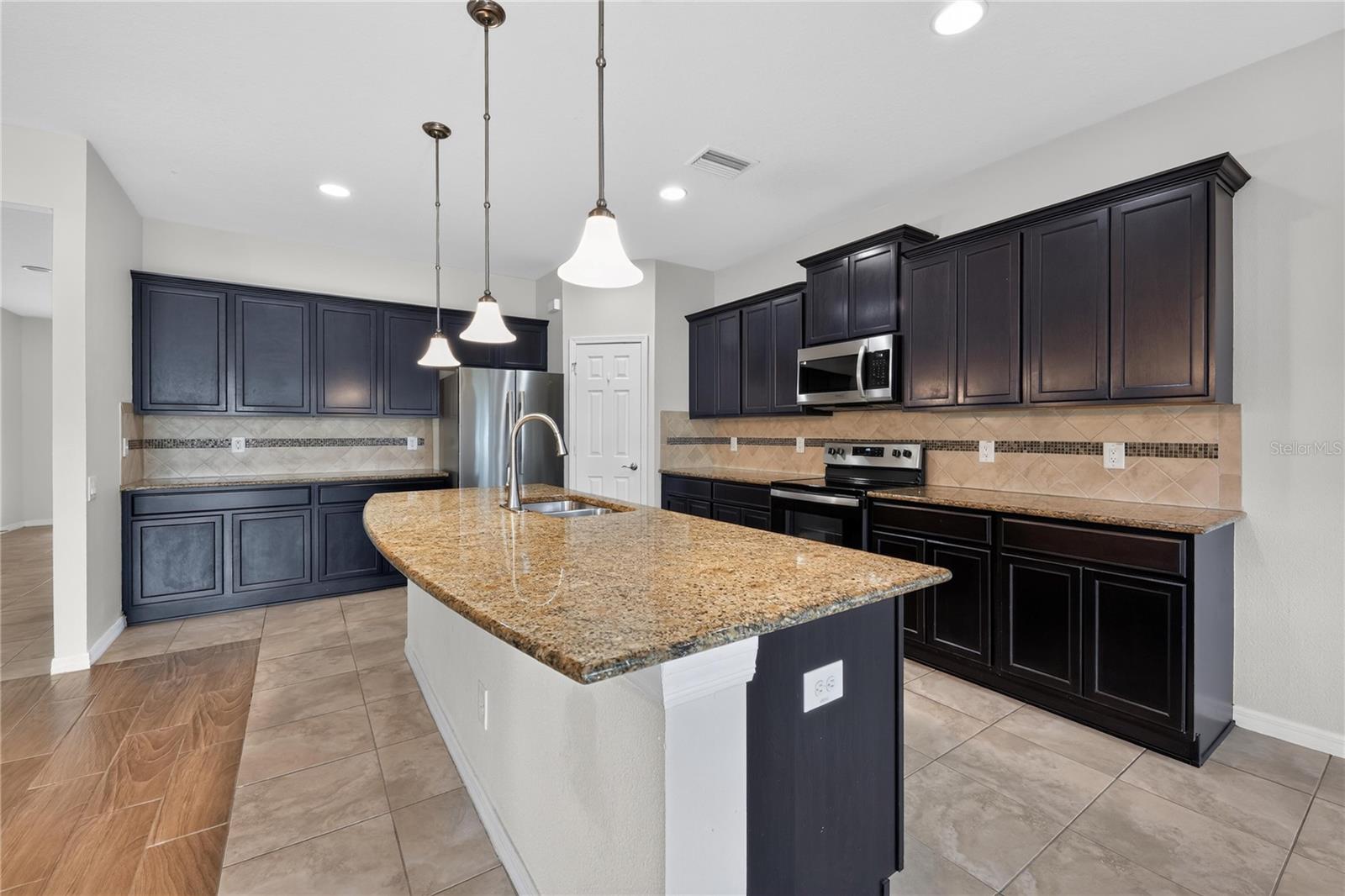 2130 Landside Dr Property Photo 18