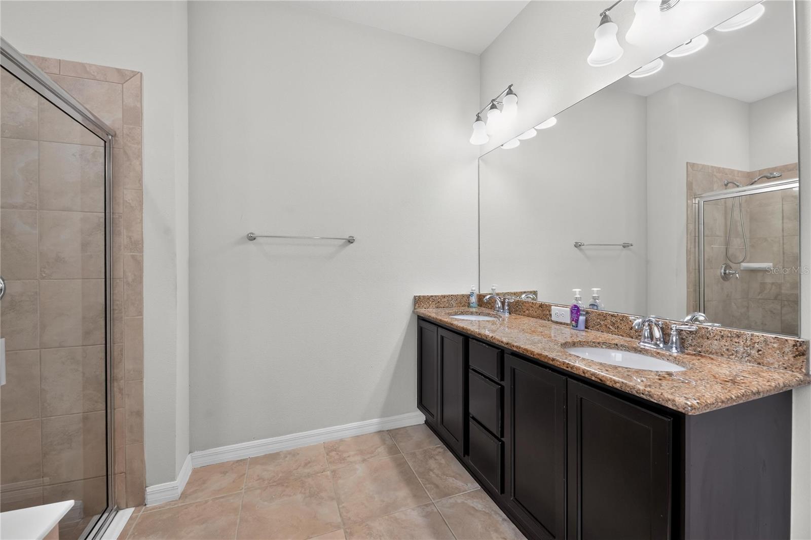 2130 Landside Dr Property Photo 23