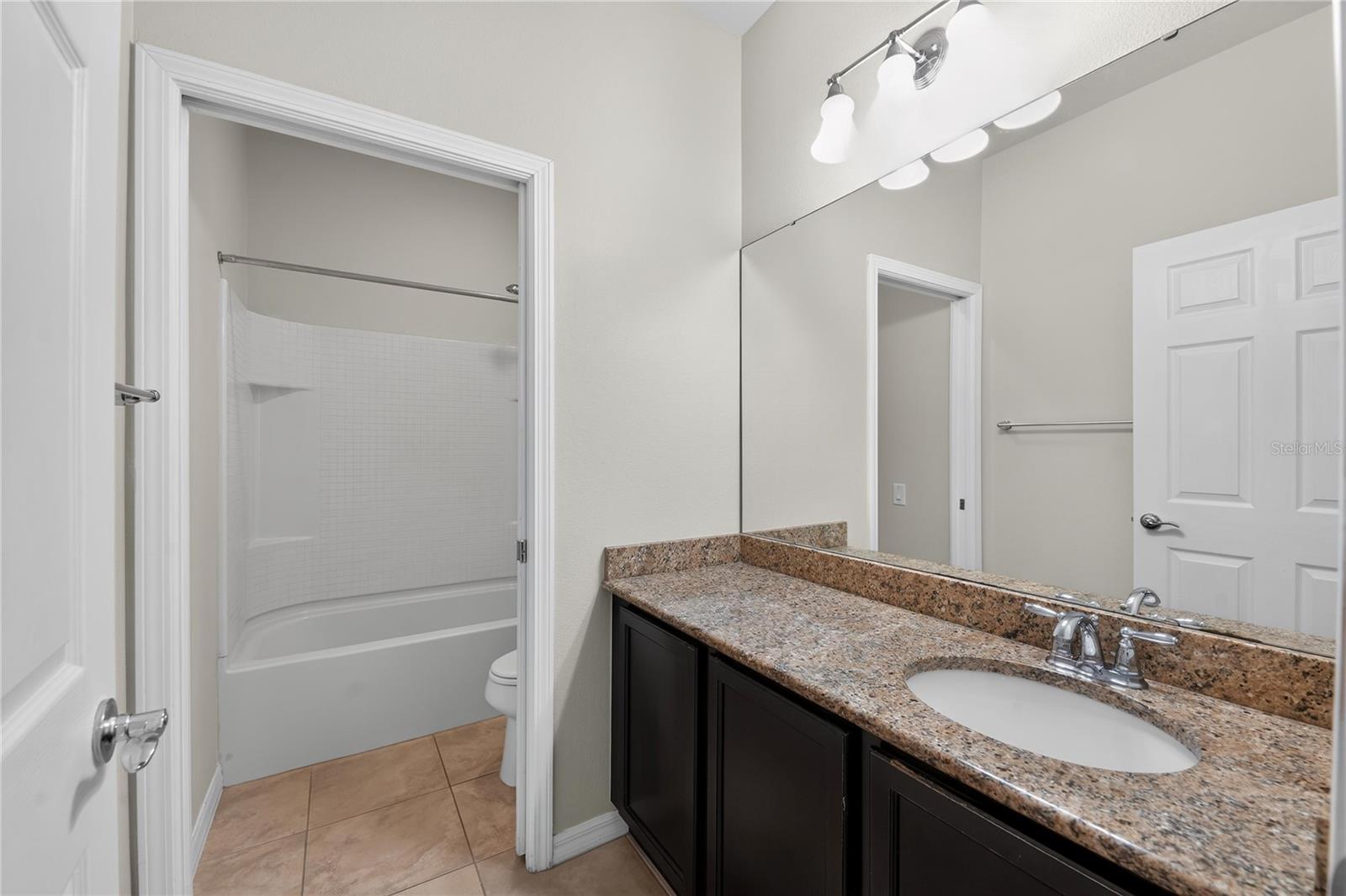 2130 Landside Dr Property Photo 24