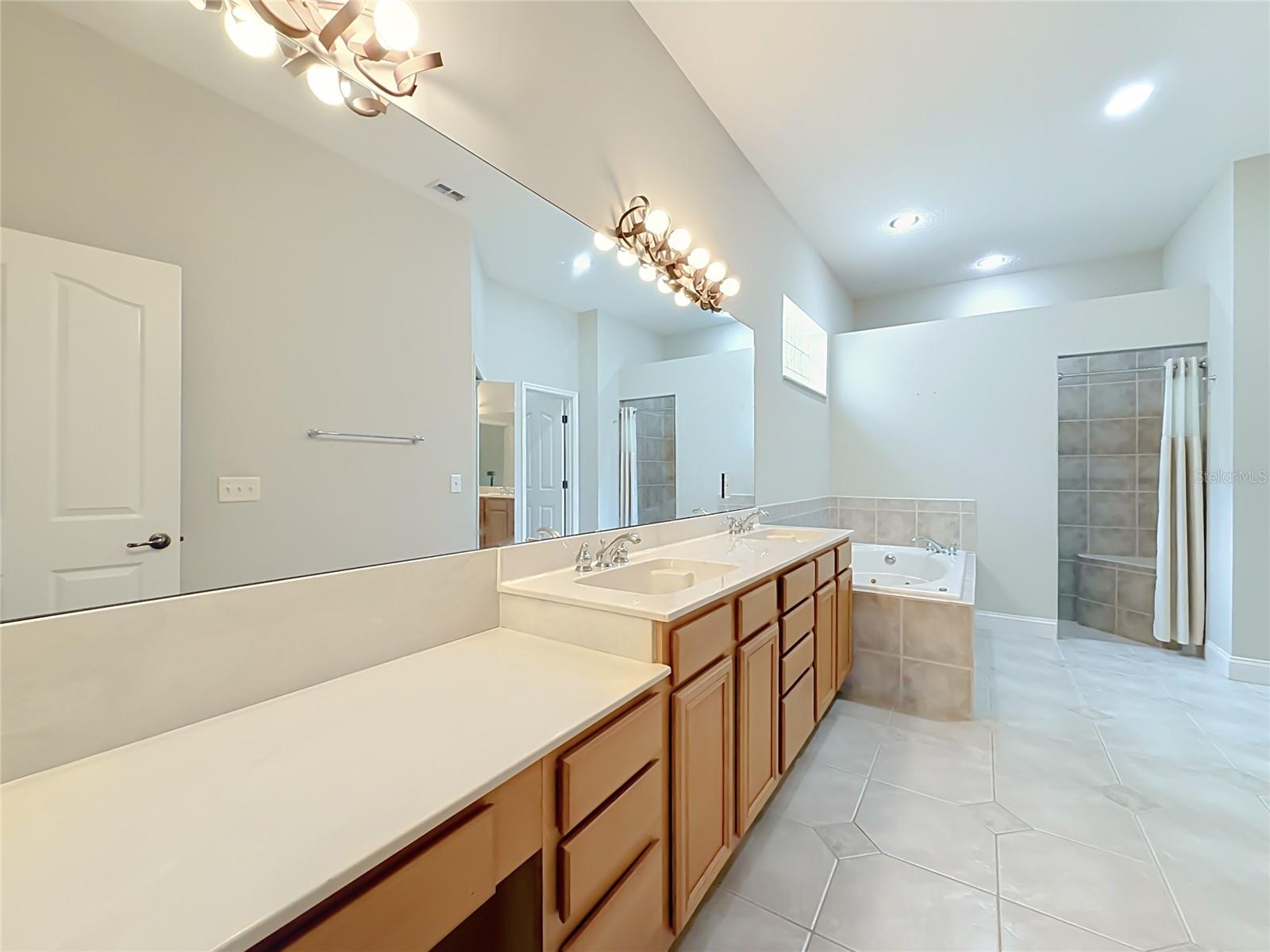 10824 Woodchase Cir Property Photo 22