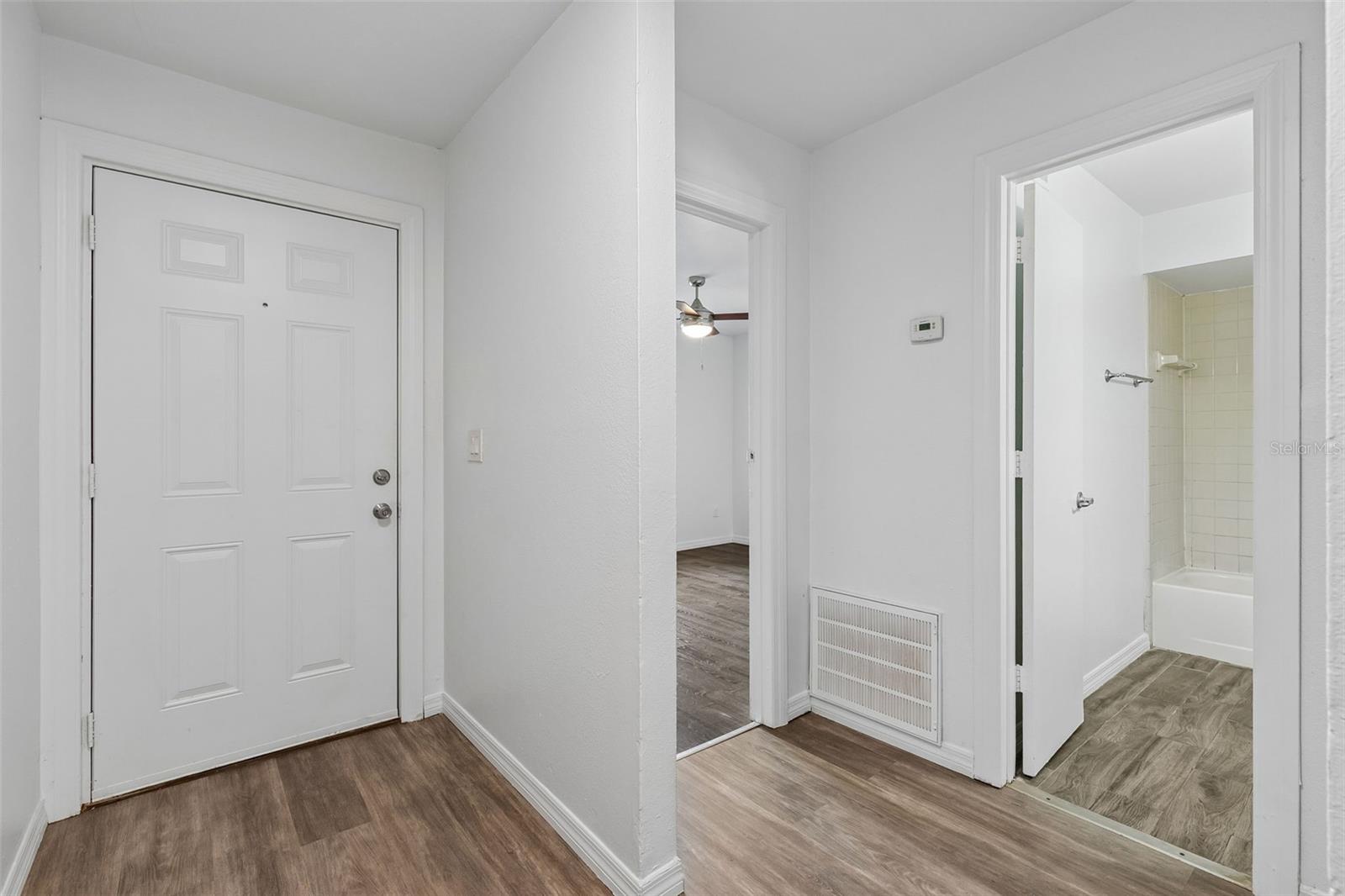 2835 Hunt Club Ln Property Photo 3