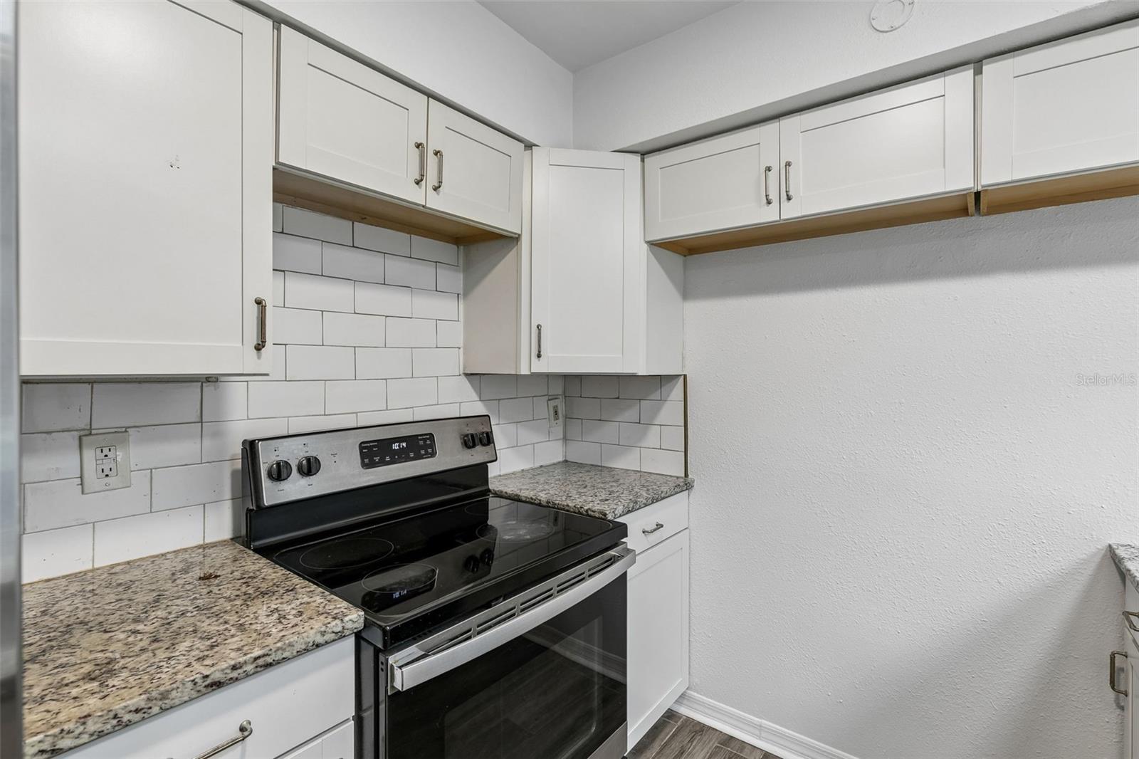 2835 Hunt Club Ln Property Photo 9