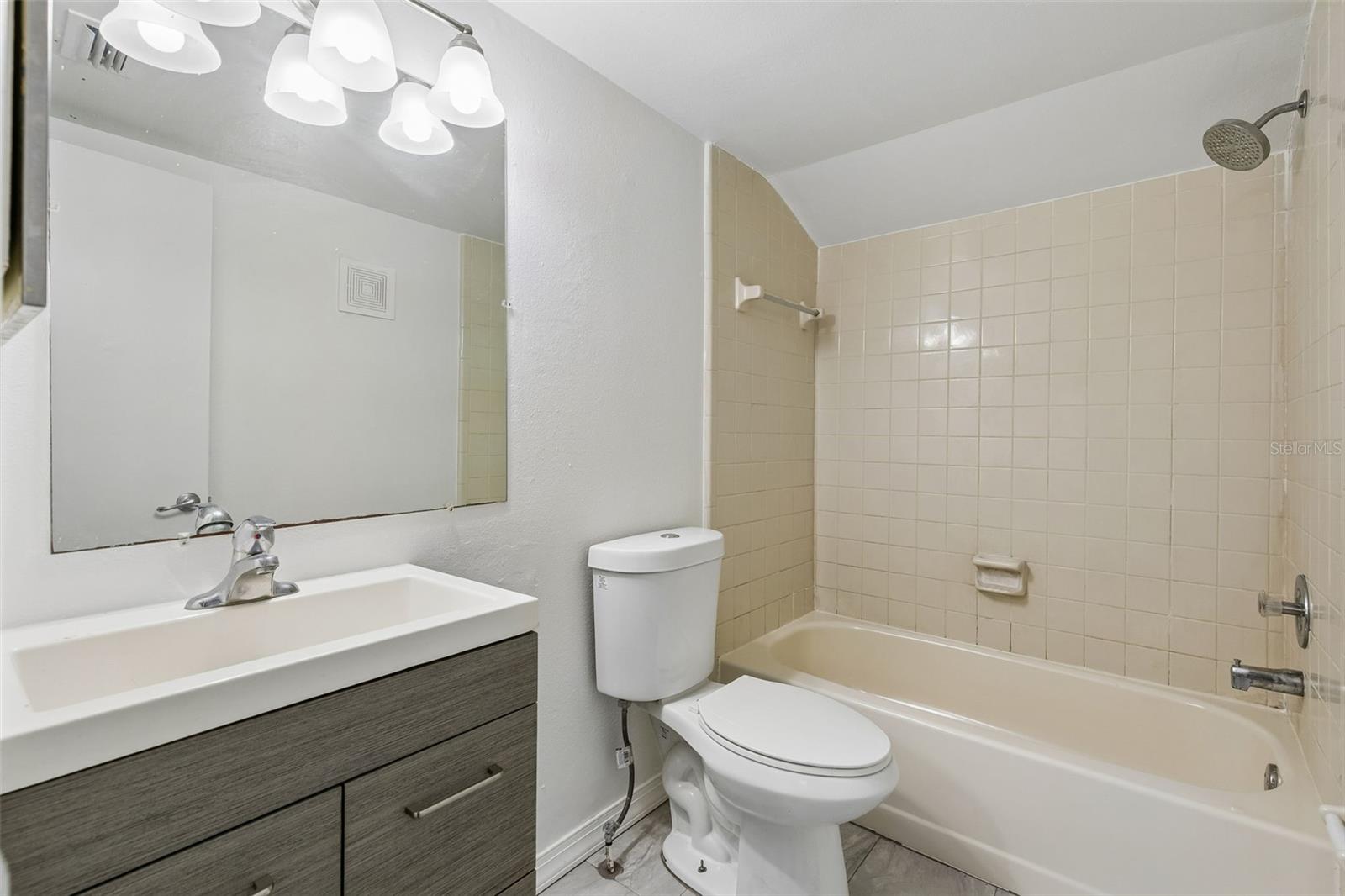 2835 Hunt Club Ln Property Photo 17