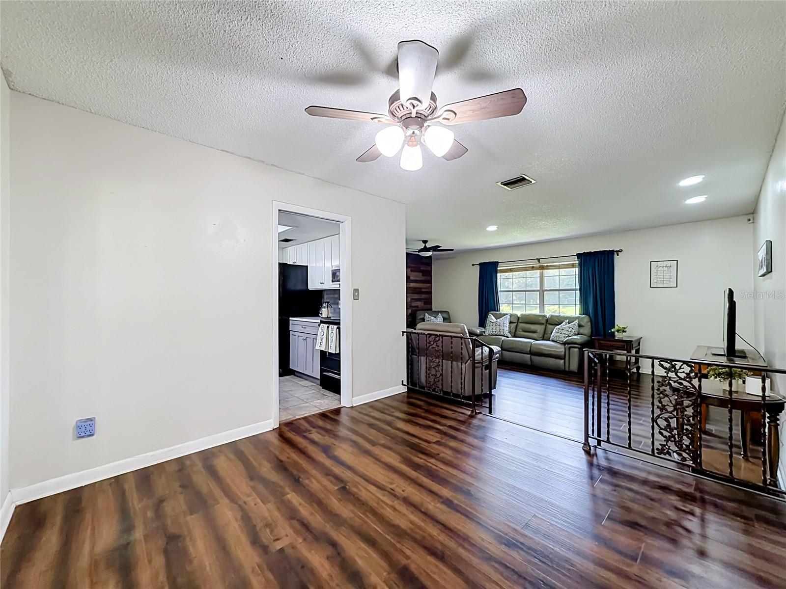 6313 Wynglow Ln Property Photo 6