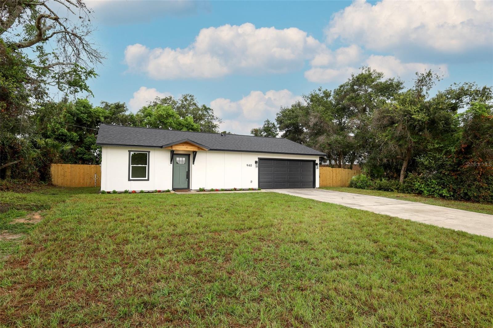 940 S Dean Cir Property Photo 1
