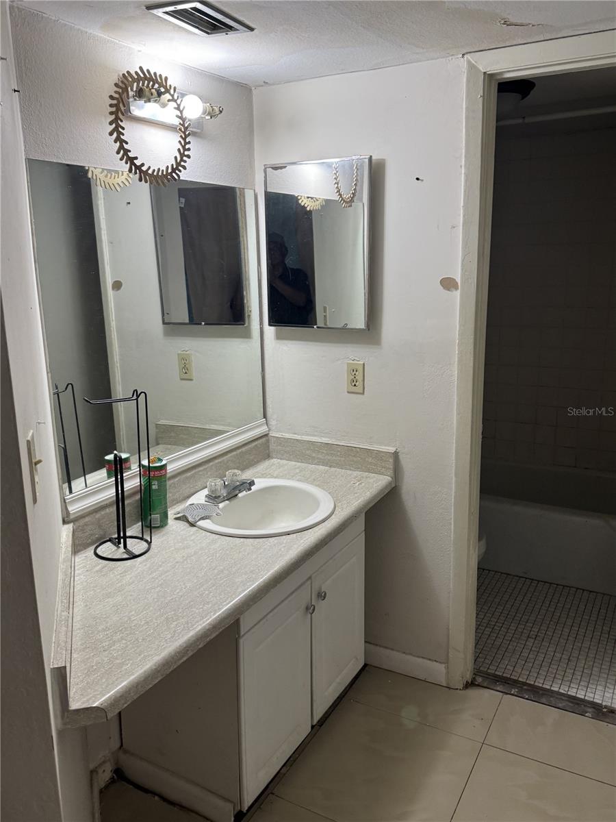 2512 Lemon Tree Ln #3c Property Photo 6