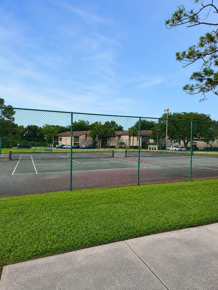 2512 Lemon Tree Ln #3c Property Photo 7