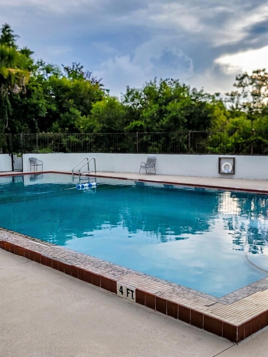2512 Lemon Tree Ln #3c Property Photo 8