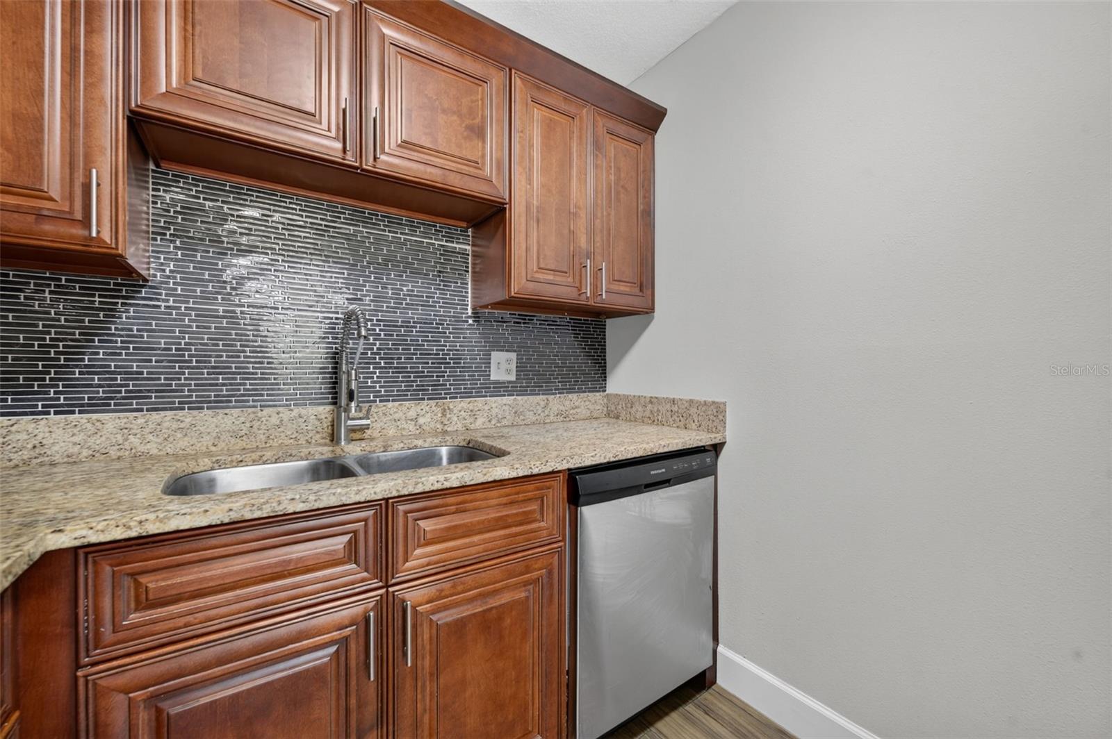 118 W America St #2 Property Photo 6