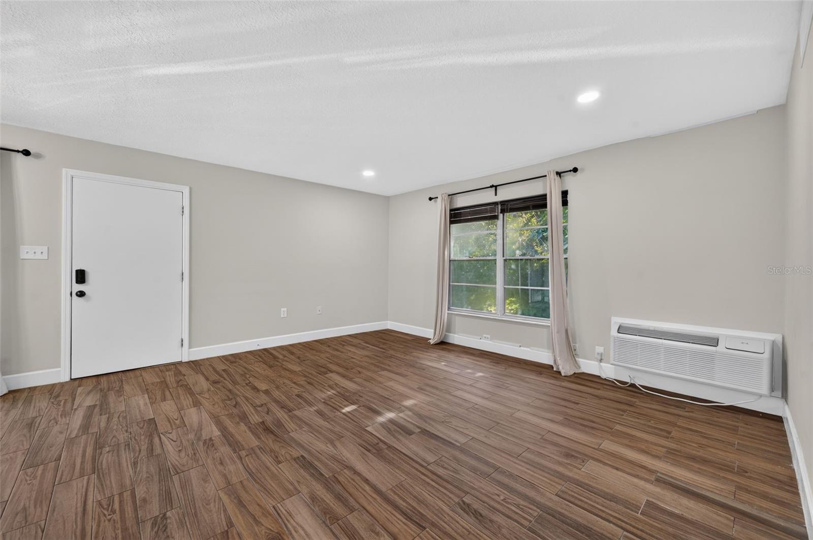 118 W America St #2 Property Photo 9