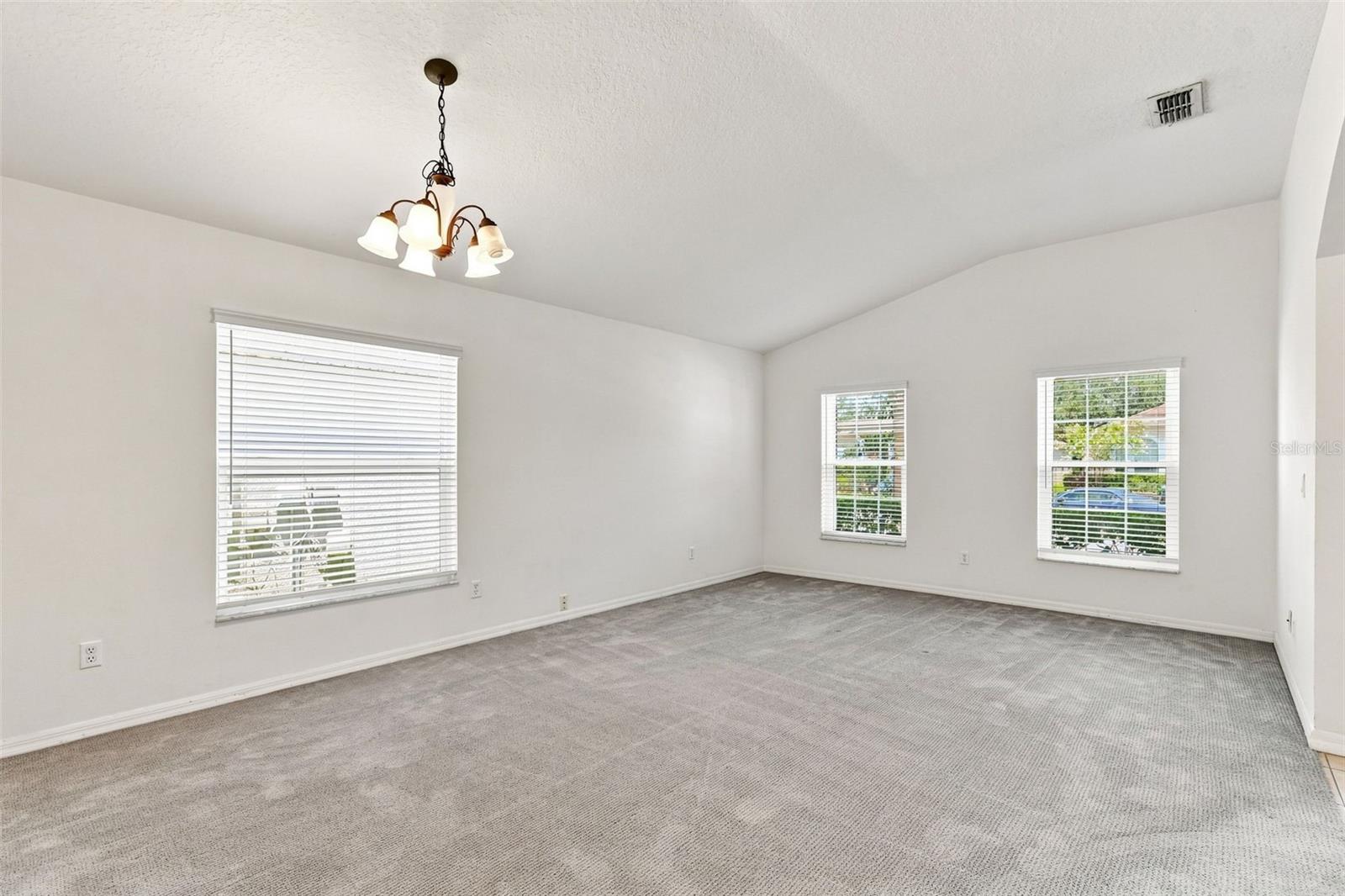 1174 Beech Grove Way Property Photo 4