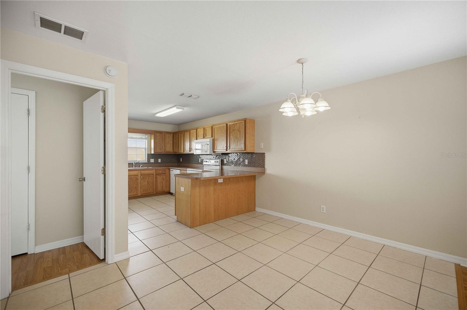 3630 Ne 8th Pl #203 Property Photo 8