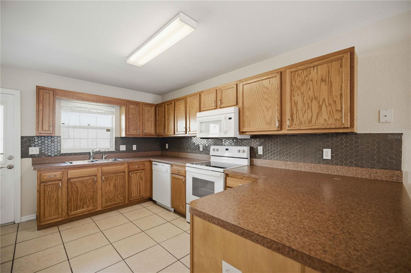 3630 Ne 8th Pl #203 Property Photo 10