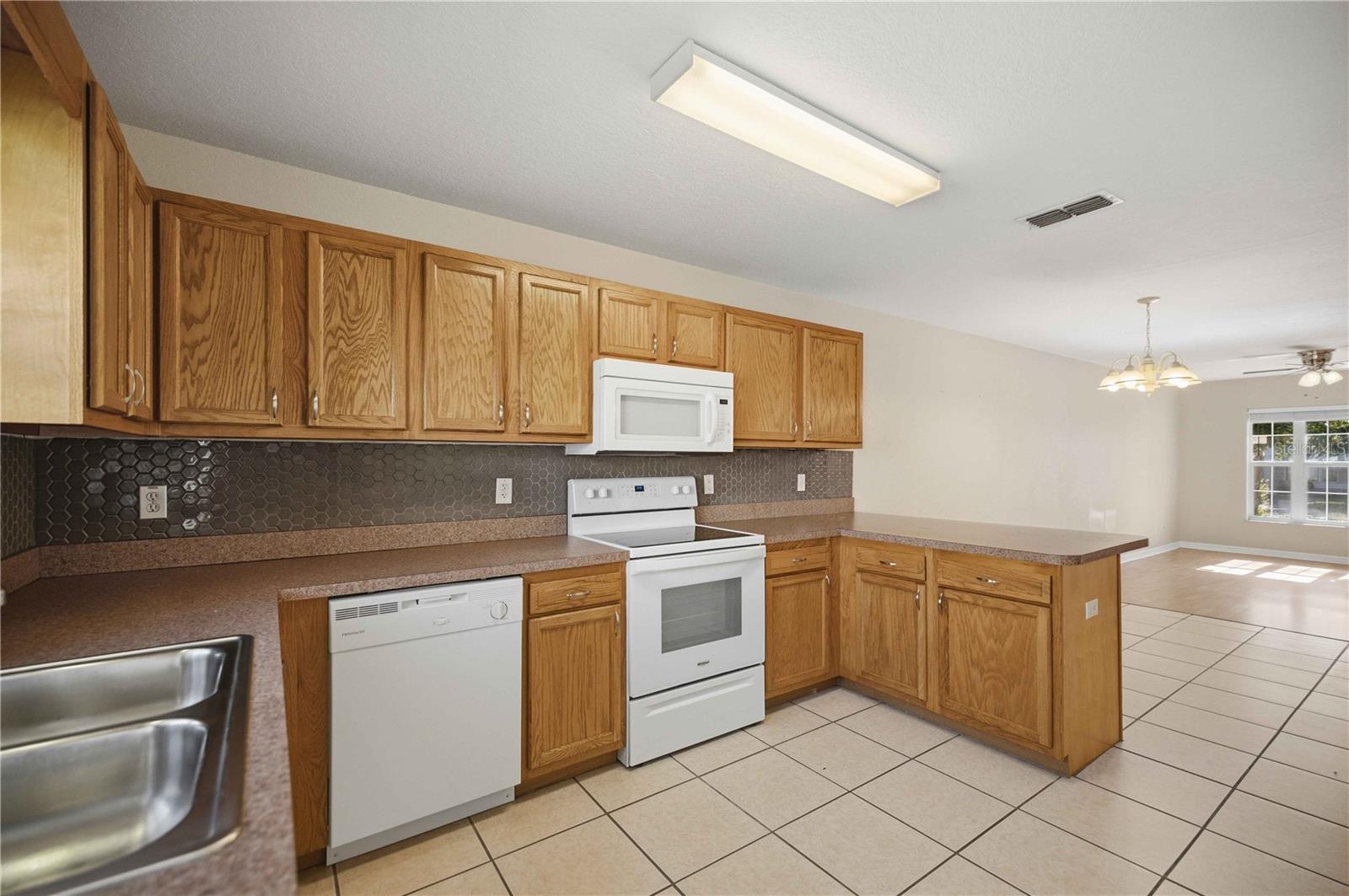 3630 Ne 8th Pl #203 Property Photo 12