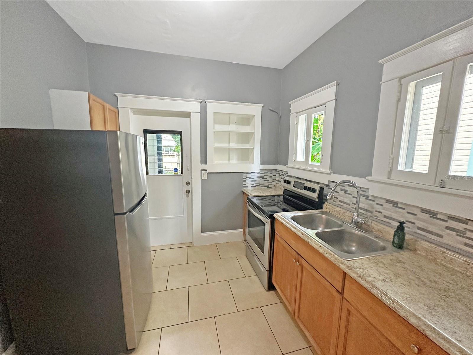 805 S Park Ave Property Photo 10
