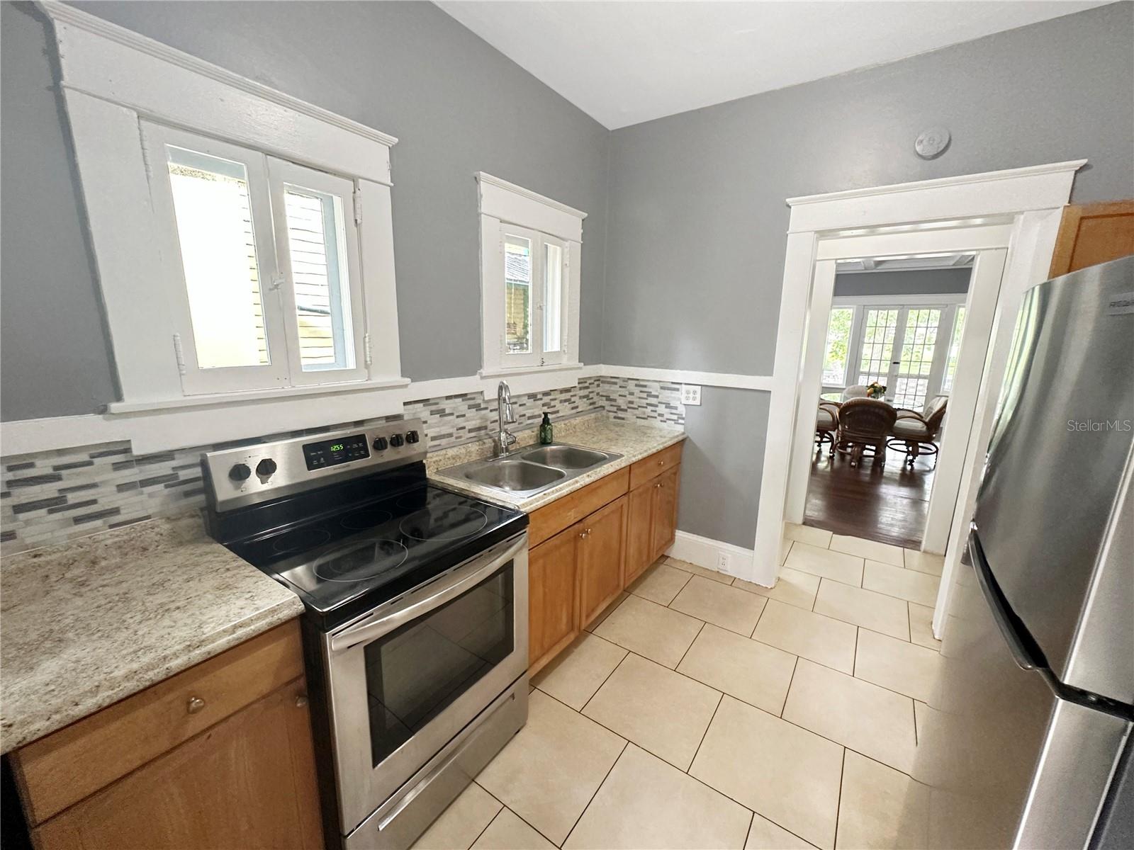 805 S Park Ave Property Photo 11