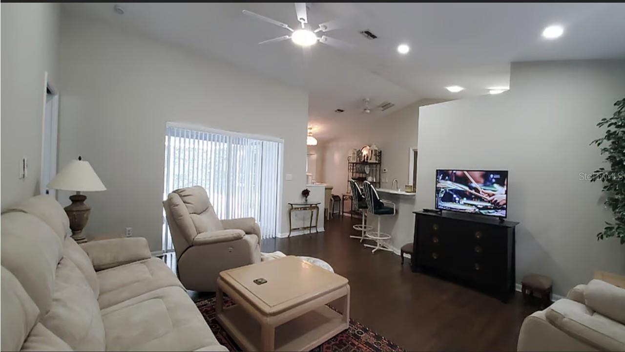 2534 N Brentwood Cir Property Photo 2