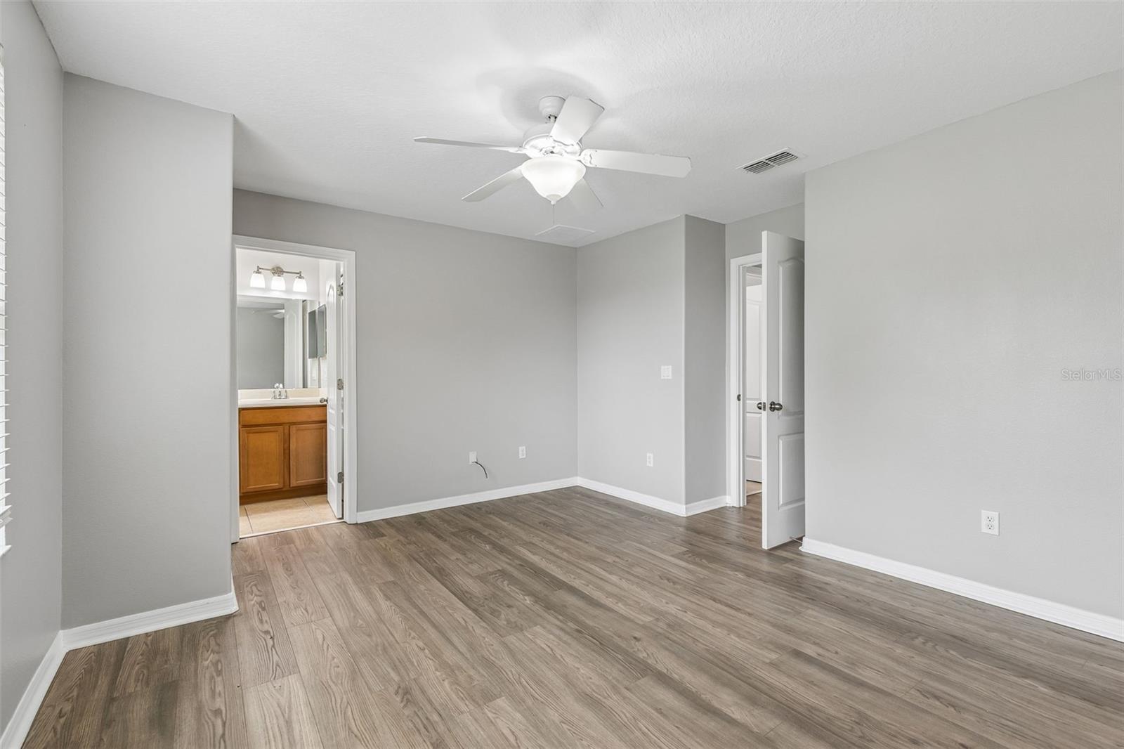 1220 Twin Trees Ln Property Photo 12