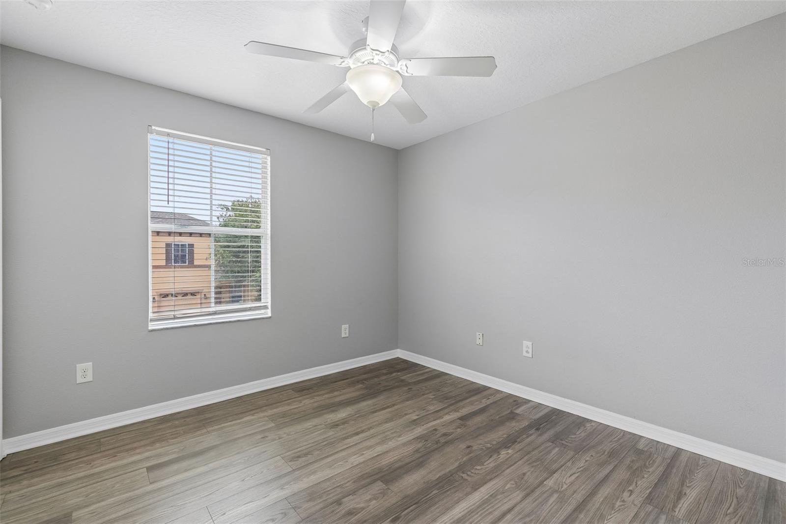 1220 Twin Trees Ln Property Photo 14