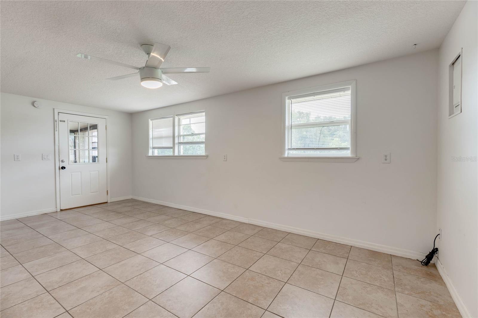 4181 Chestnut Dr Property Photo 4