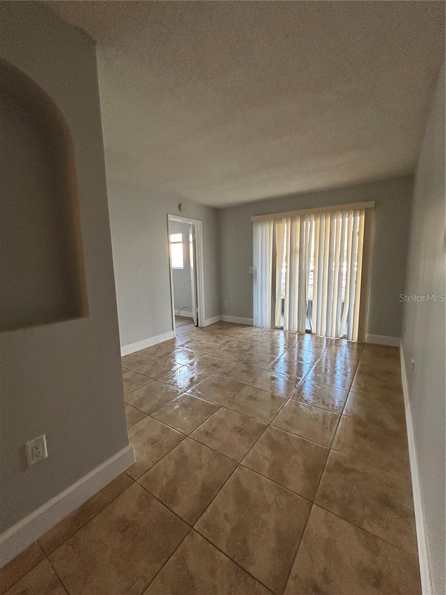 946 Lake Destiny Rd #d Property Photo 3
