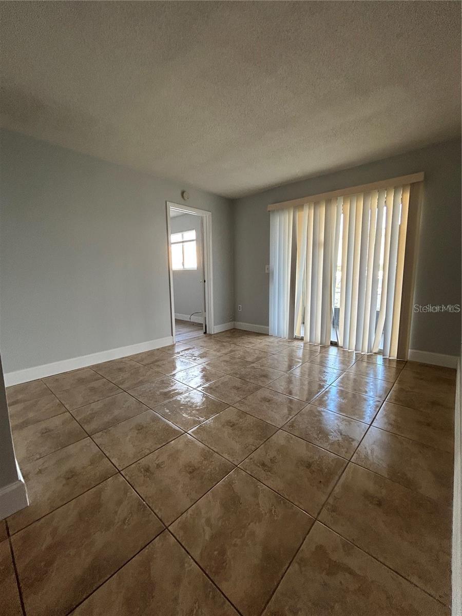 946 Lake Destiny Rd #d Property Photo 4