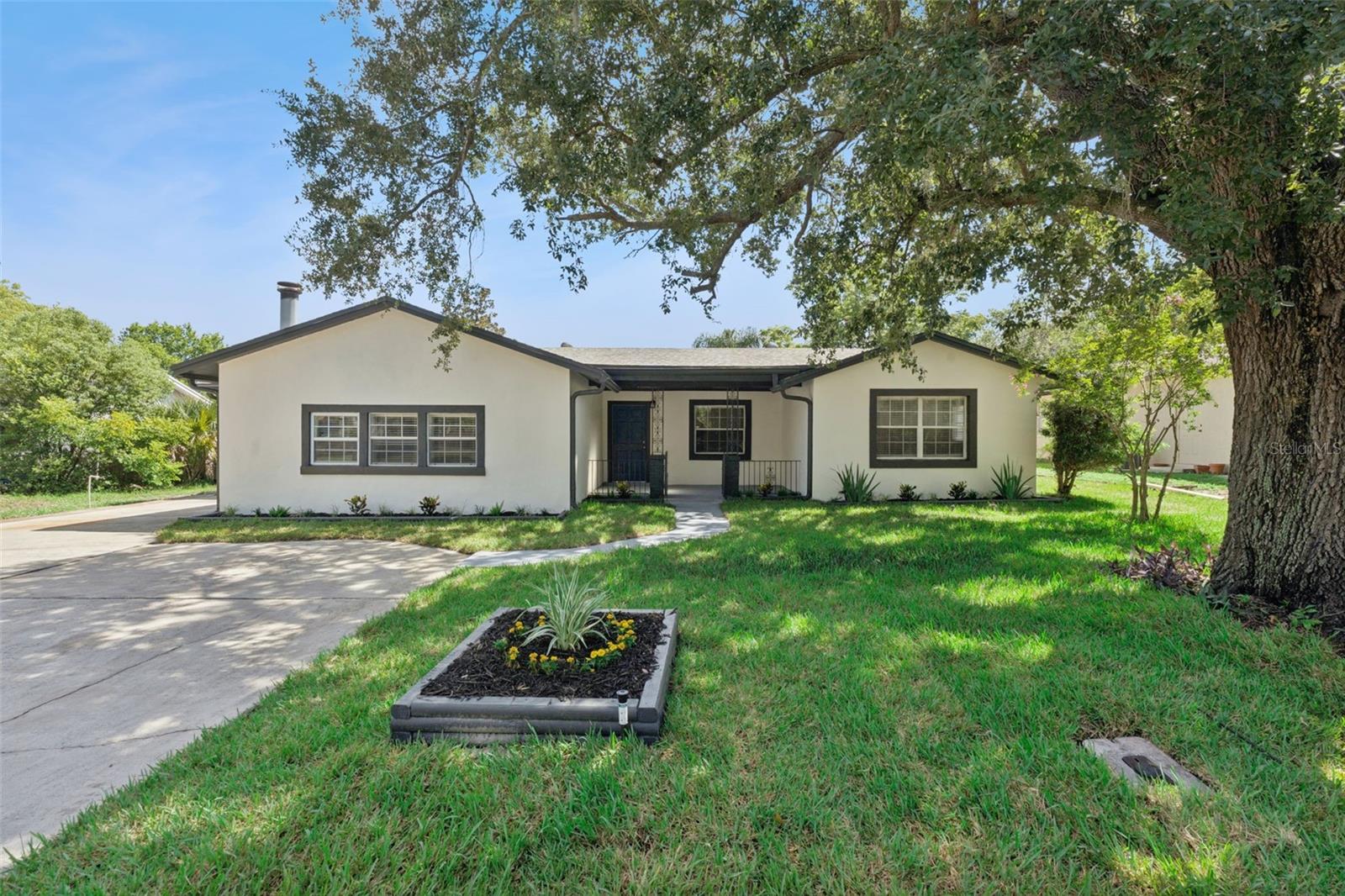 1033 Crystal Bowl Cir Property Photo 1